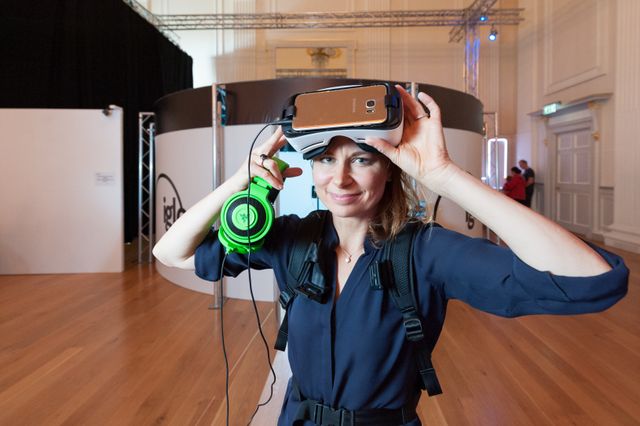 笑顔がステキ！49歳になったクロエ役メアリー・リン・ライスカブ（5枚目）