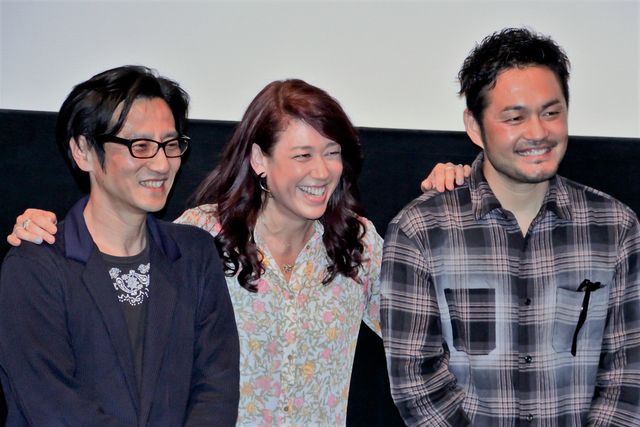 LiLiCo、左手薬指には指輪もキラリ！（2枚目）