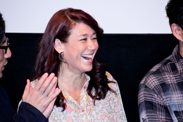 LiLiCo、左手薬指には指輪もキラリ！（7枚目）