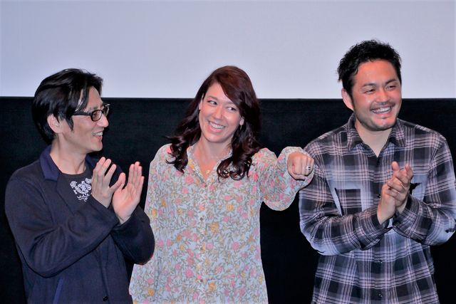 LiLiCo、左手薬指には指輪もキラリ！（9枚目）