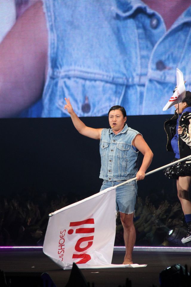 スギちゃん、完全復帰！東京ガールズコレクションでワイルドにランウェイを闊歩！（4枚目）