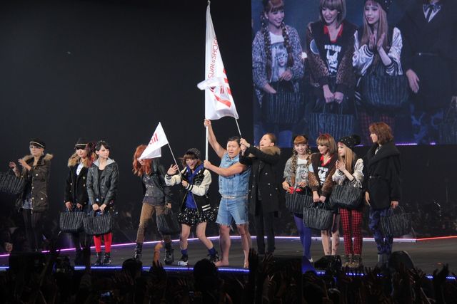 スギちゃん、完全復帰！東京ガールズコレクションでワイルドにランウェイを闊歩！（8枚目）