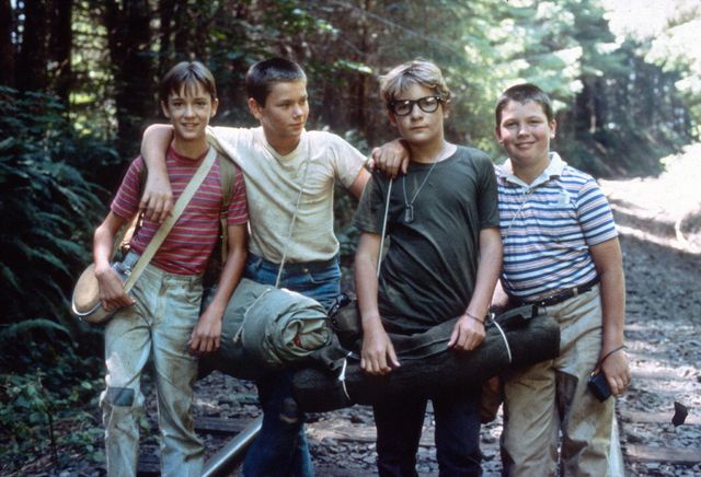 『スタンド・バイ・ミー』の出演者たち（ウィル・ウィートン、故リヴァー・フェニックス、コリー・フェルドマン、ジェリー・オコンネル）