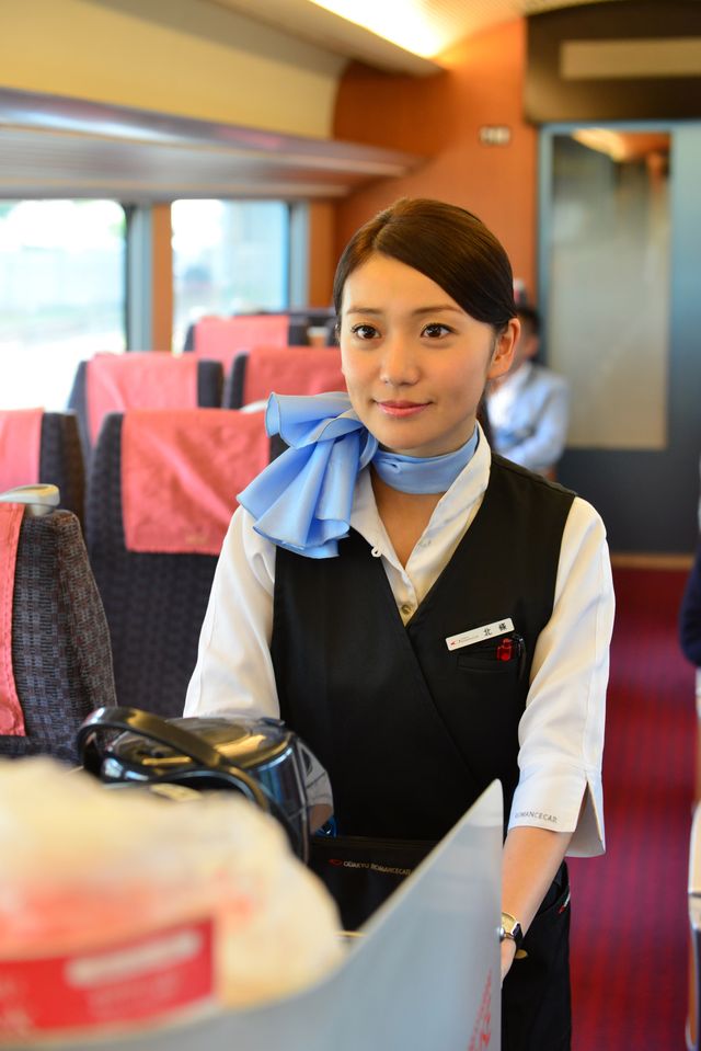 大島優子が小田急ロマンスカーのアテンダントに！フォトギャラリー：フォトギャラリー