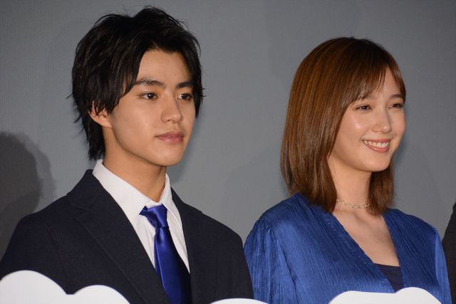 新海誠監督『天気の子』笑顔の初日舞台あいさつ（14枚目）