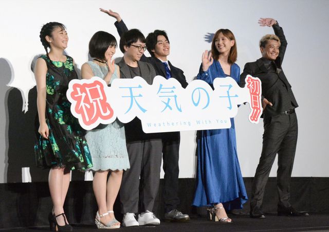 新海誠監督『天気の子』笑顔の初日舞台あいさつ（19枚目）