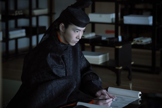 「光る君へ」道長の「御堂関白記」執筆シーン（6枚目）