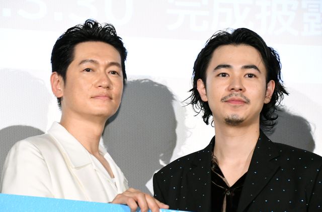 （左から）井浦新、成田凌