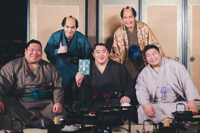 前列:錦木関、遠藤関、若元春関 後列:横浜流星、峰竜太