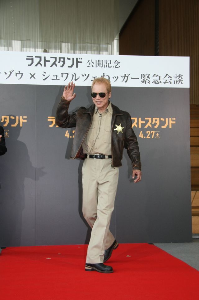 肉体美も披露！ザ・ニュースペーパーフォトギャラリー（2枚目）