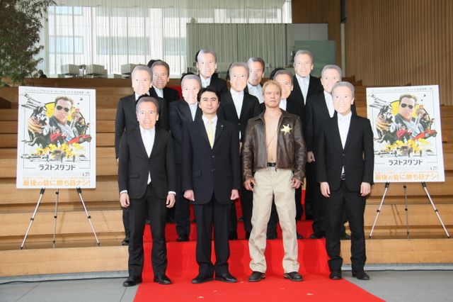 肉体美も披露！ザ・ニュースペーパーフォトギャラリー（10枚目）