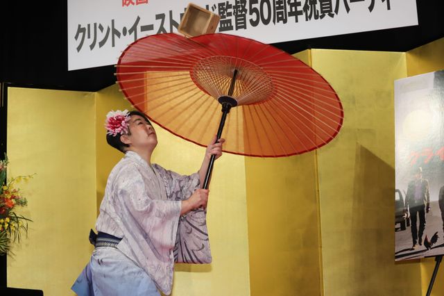 余興に鏡割り…祝賀パーティーの様子（4枚目）