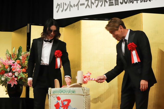 余興に鏡割り…祝賀パーティーの様子（5枚目）