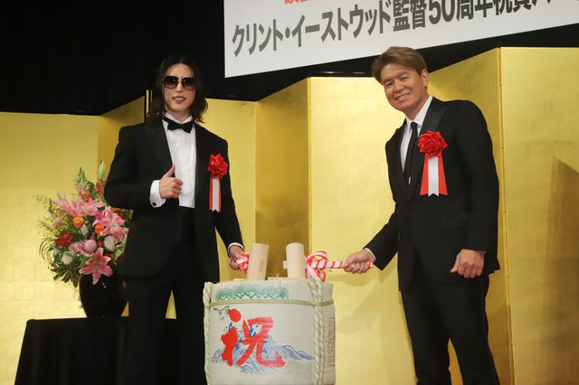 余興に鏡割り…祝賀パーティーの様子（6枚目）