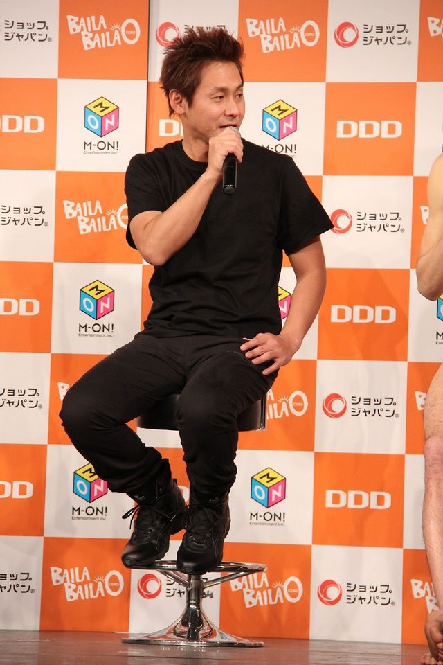 ヒロシと小島よしおが踊る！フォトギャラリー（4枚目）