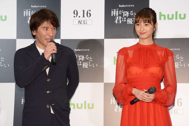 佐々木希、真っ赤なドレスで玉山鉄二＆野島伸司と登場！（6枚目）