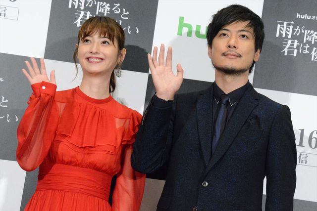 佐々木希、真っ赤なドレスで玉山鉄二＆野島伸司と登場！（12枚目）