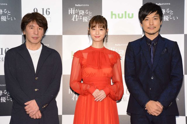 佐々木希、真っ赤なドレスで玉山鉄二＆野島伸司と登場！（13枚目）