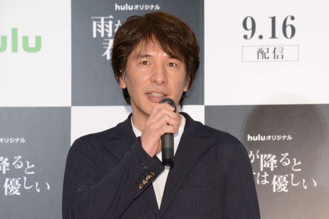 佐々木希、真っ赤なドレスで玉山鉄二＆野島伸司と登場！（15枚目）