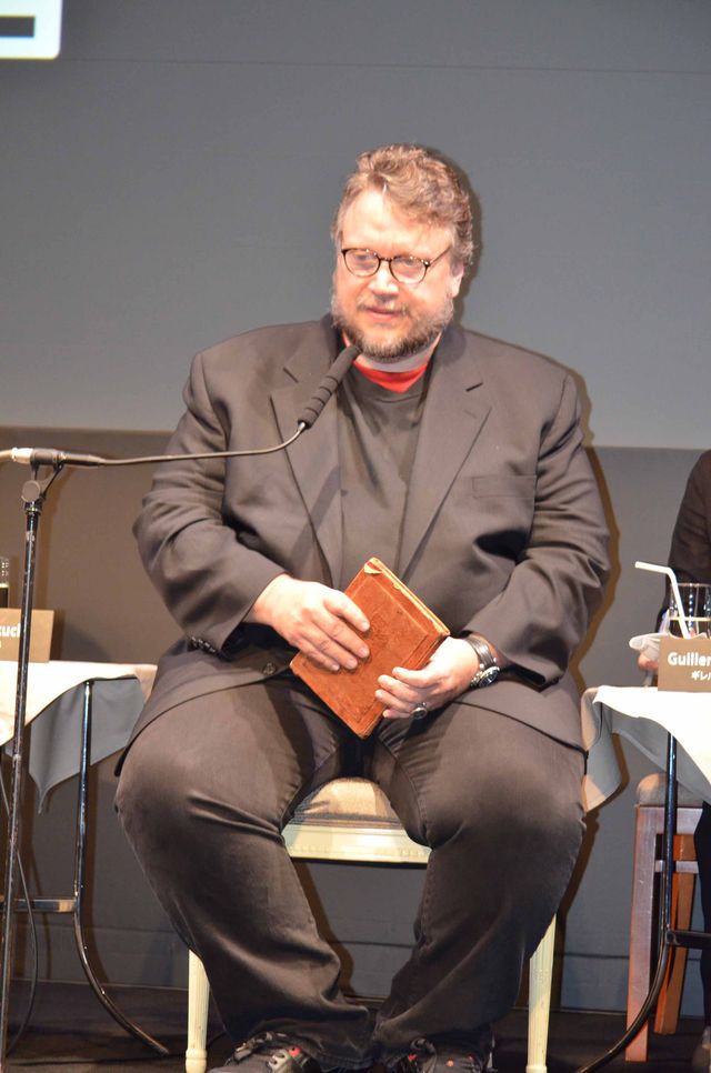 芦田愛菜、流暢な英語でごあいさつ！　デル・トロ監督はトトロ？　画像ギャラリー（7枚目）