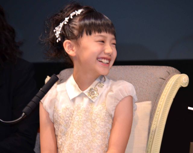 芦田愛菜、流暢な英語でごあいさつ！　デル・トロ監督はトトロ？　画像ギャラリー（13枚目）
