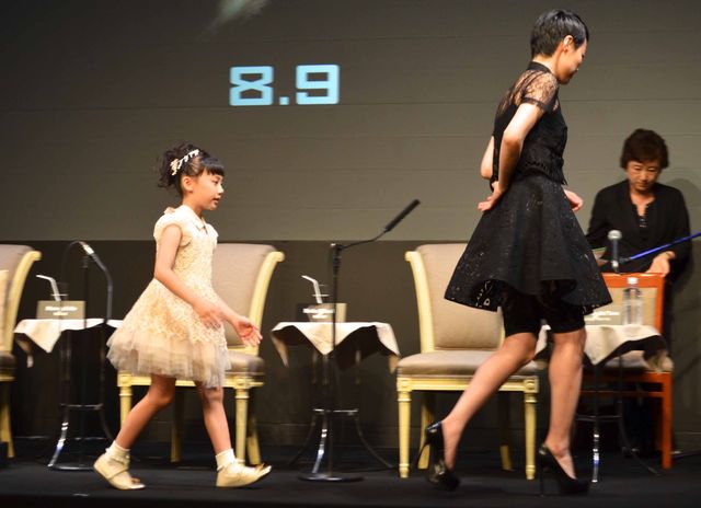 芦田愛菜、流暢な英語でごあいさつ！　デル・トロ監督はトトロ？　画像ギャラリー（15枚目）