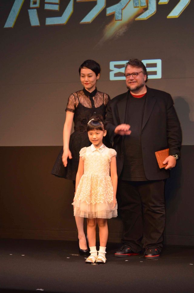 芦田愛菜、流暢な英語でごあいさつ！　デル・トロ監督はトトロ？　画像ギャラリー（16枚目）