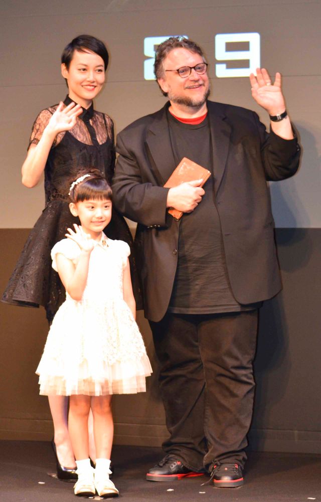 芦田愛菜、流暢な英語でごあいさつ！　デル・トロ監督はトトロ？　画像ギャラリー（20枚目）