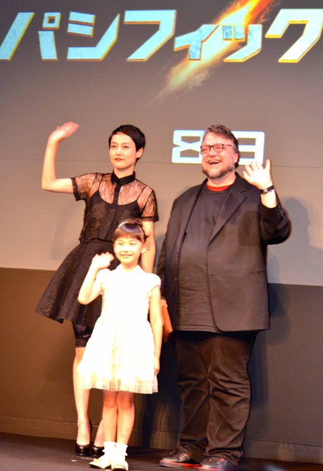 芦田愛菜、流暢な英語でごあいさつ！　デル・トロ監督はトトロ？　画像ギャラリー（21枚目）