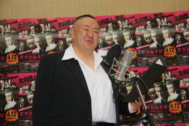 映画『アウトレイジ ビヨンド』＜悪人全員集合!!＞松村邦洋Presents“エイプリルフール”公開収録アフレコイベントフォトギャラリー（4枚目）