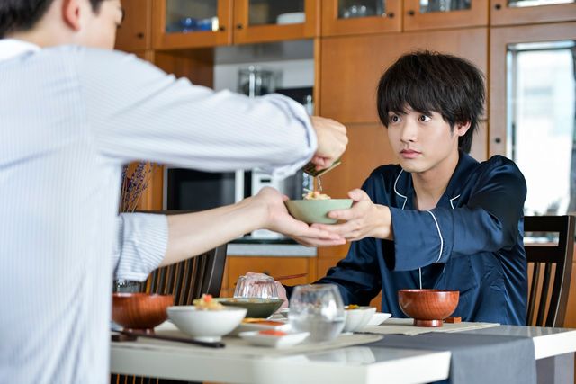 笑顔の安達＆黒沢！「30歳まで童貞だと魔法使いになれるらしい」第2話場面カット（2枚目）