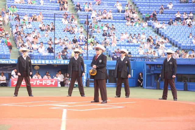 映画『ローン・レンジャー』始球式写真ギャラリー：フォトギャラリー