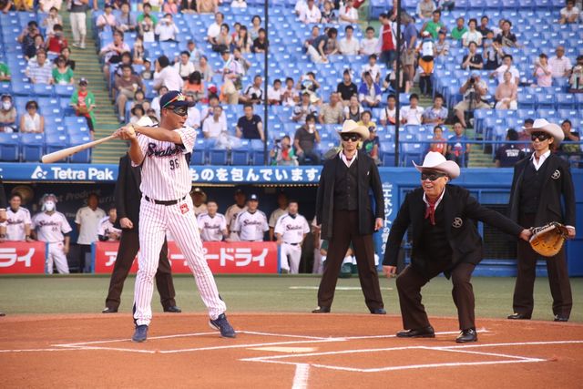 映画『ローン・レンジャー』始球式写真ギャラリー（8枚目）