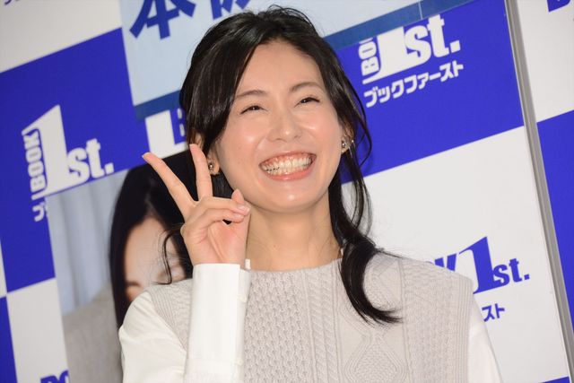 本仮屋ユイカ写真集『CANTIK（チャンティック）』発売記念（2枚目）