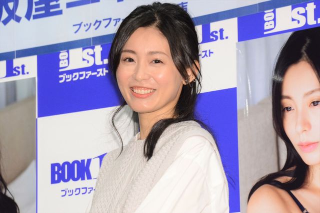 本仮屋ユイカ写真集『CANTIK（チャンティック）』発売記念（4枚目）