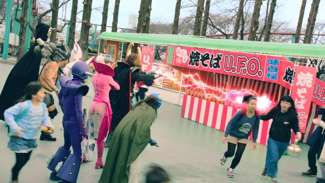 ヒーロー姿がハマっている中川大志「エクストリーム！ヤキソボーイ篇」フォトギャラリー（3枚目）