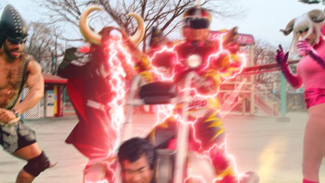 ヒーロー姿がハマっている中川大志「エクストリーム！ヤキソボーイ篇」フォトギャラリー（16枚目）