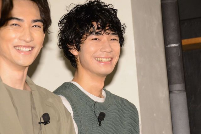 片寄涼太＆鈴木伸之の仲良しショット！映画『PRINCE OF LEGEND』“伝説の玉子料理選手権”（5枚目）