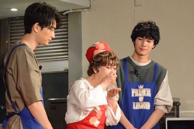 片寄涼太＆鈴木伸之の仲良しショット！映画『PRINCE OF LEGEND』“伝説の玉子料理選手権”（20枚目）