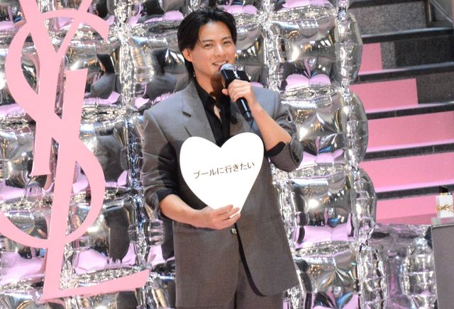 この夏は「プールに行きたい」と屈託のない笑顔を見せた平野紫耀（5枚目）