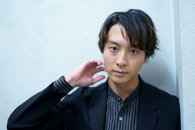 渡部秀、大人の魅力！映画『科捜研の女　-劇場版-』インタビューカット（3枚目）