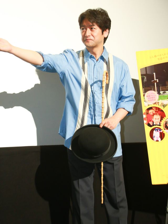 石丸幹二、チャップリンを意識した衣装で登場『チャップリンからの贈りもの』公開記念トークショーフォトギャラリー（6枚目）