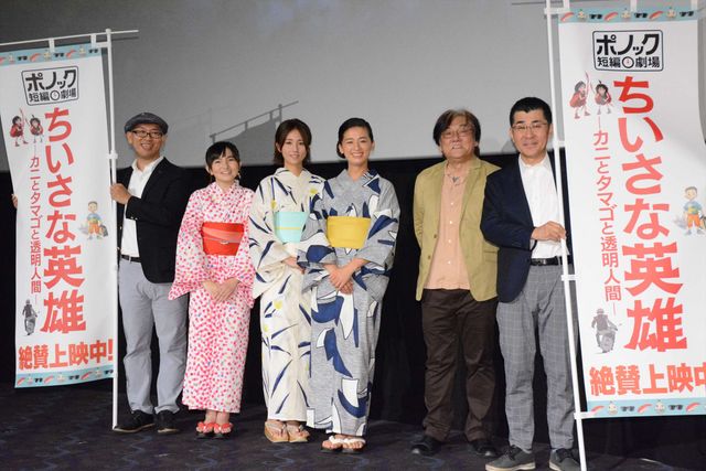 頬を寄せ合う木村文乃＆尾野真千子！『ちいさな英雄－カニとタマゴと透明人間－』公開記念舞台あいさつ（8枚目）