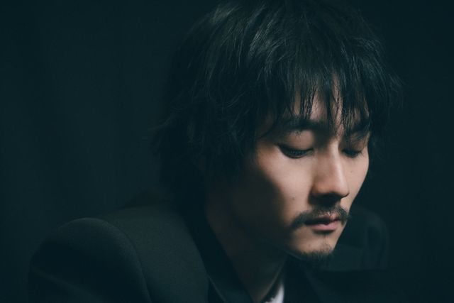 衝撃のスタイル！柳俊太郎撮りおろしインタビューカット＜8枚＞：フォトギャラリー