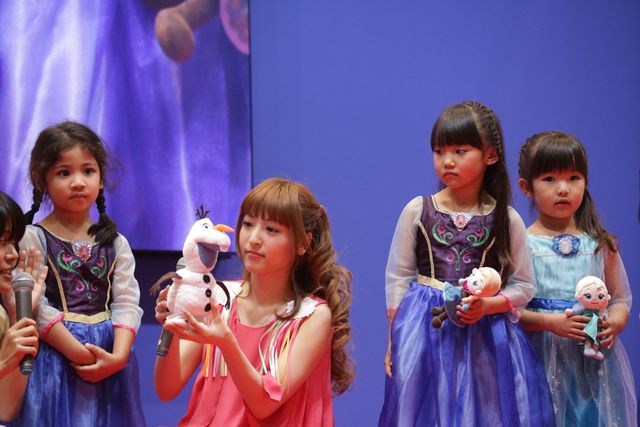 神田沙也加、「東京おもちゃショー2014」で「アナ雪」挿入歌を熱唱　画像ギャラリー（4枚目）