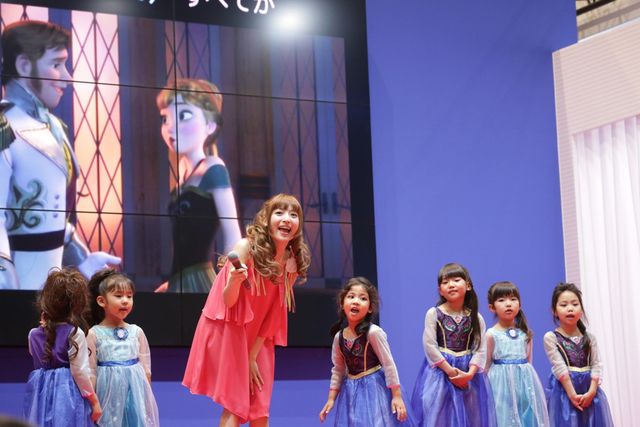 神田沙也加、「東京おもちゃショー2014」で「アナ雪」挿入歌を熱唱　画像ギャラリー（5枚目）