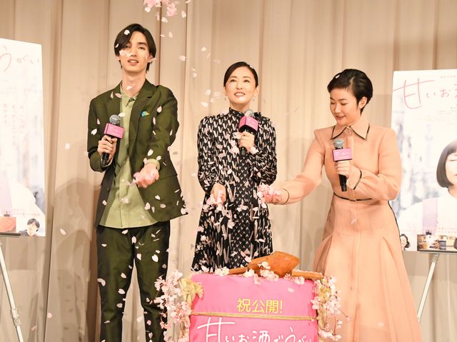 松雪泰子、桜が似合う！黒木華、清水尋也とヒット祈願：フォトギャラリー