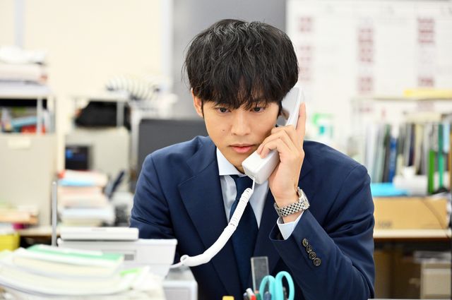 御上が出た電話の内容は…「御上先生」第6話場面写真【ネタバレあり】：フォトギャラリー