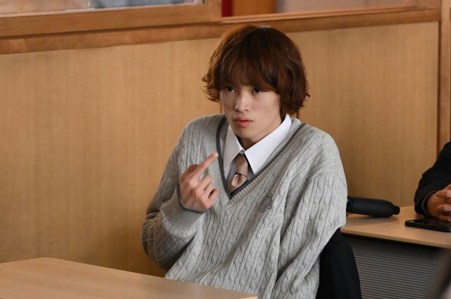 御上が出た電話の内容は…「御上先生」第6話場面写真【ネタバレあり】（8枚目）