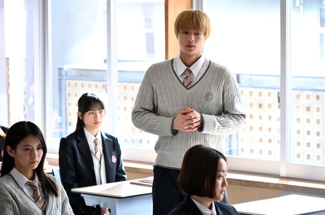 御上が出た電話の内容は…「御上先生」第6話場面写真【ネタバレあり】（11枚目）